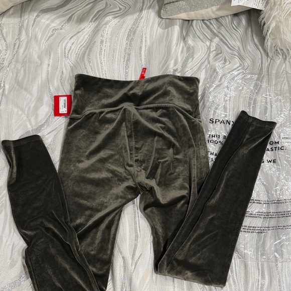 SPANX Dark Palm Velvet Leggings NWT - Picture 4 of 6